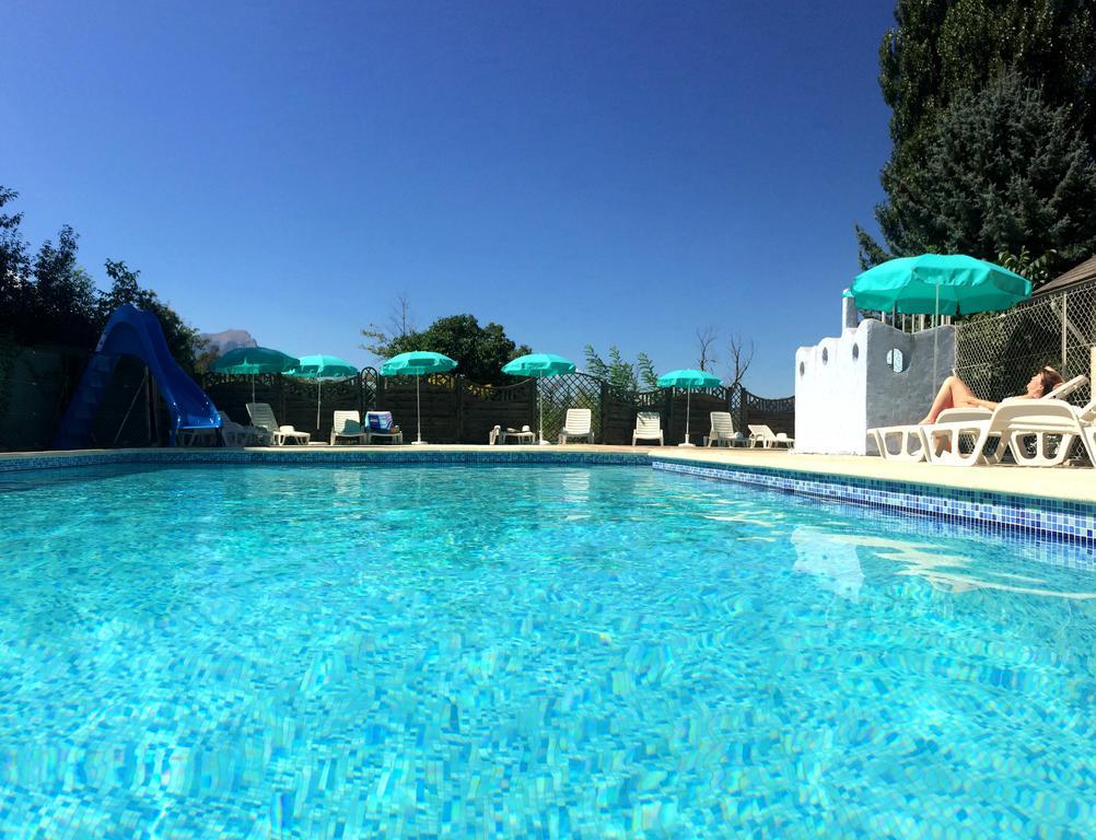 Camping Les Grillons Embrun Exteriör bild